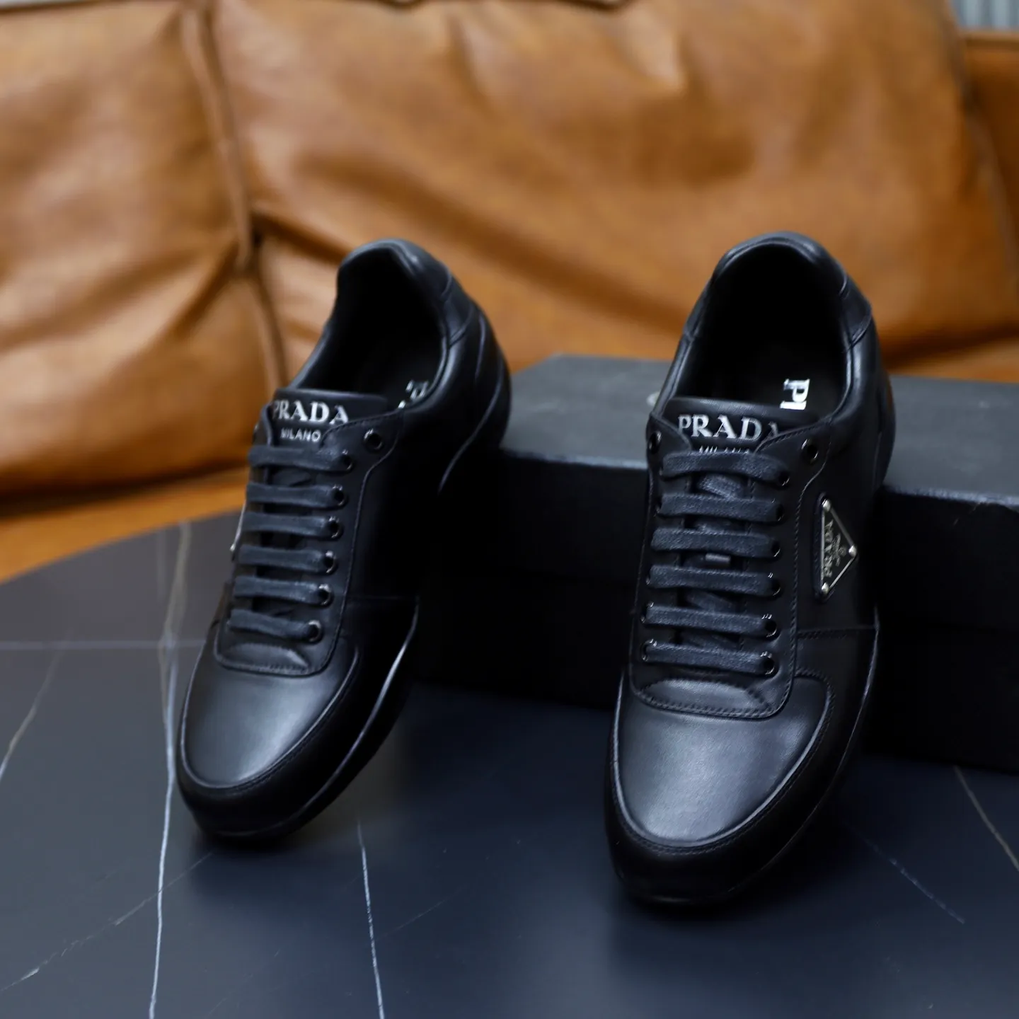 Factory price: 600💰Top original order Brand: PRADA (Prada) Standard code: Men's size 38/44 (45 can be customized) Grade: Same as the official website Material: Original cowhide surface, cowhide lining, original wear-resistant soft outsole Style category: casual sports shoes, young fashion, European and American trends, British style Color: actual picture color